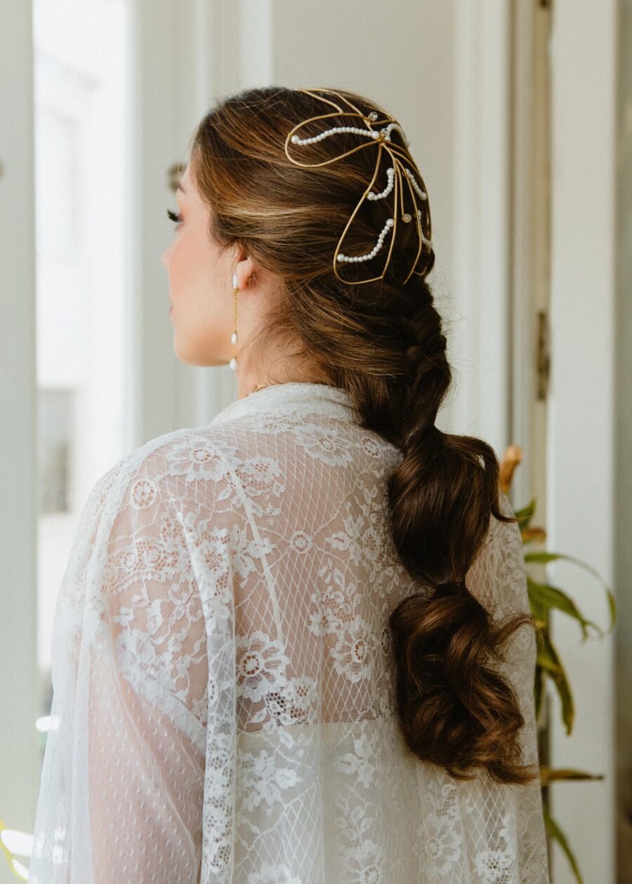 Vestido de Novia "Andrea" con Sobrecapa de Encaje – Primera Mitad del Siglo XX - Imagen 9