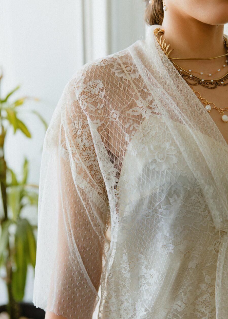Vestido de Novia "Andrea" con Sobrecapa de Encaje – Primera Mitad del Siglo XX - Imagen 6