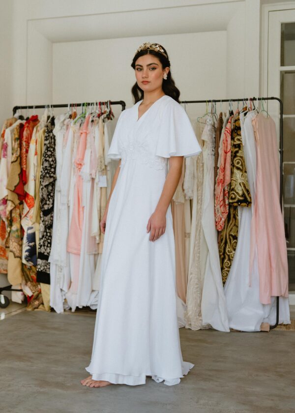 Vestido de Novia Vintage Años 60 con Mangas Acampanadas y Bordado Floral