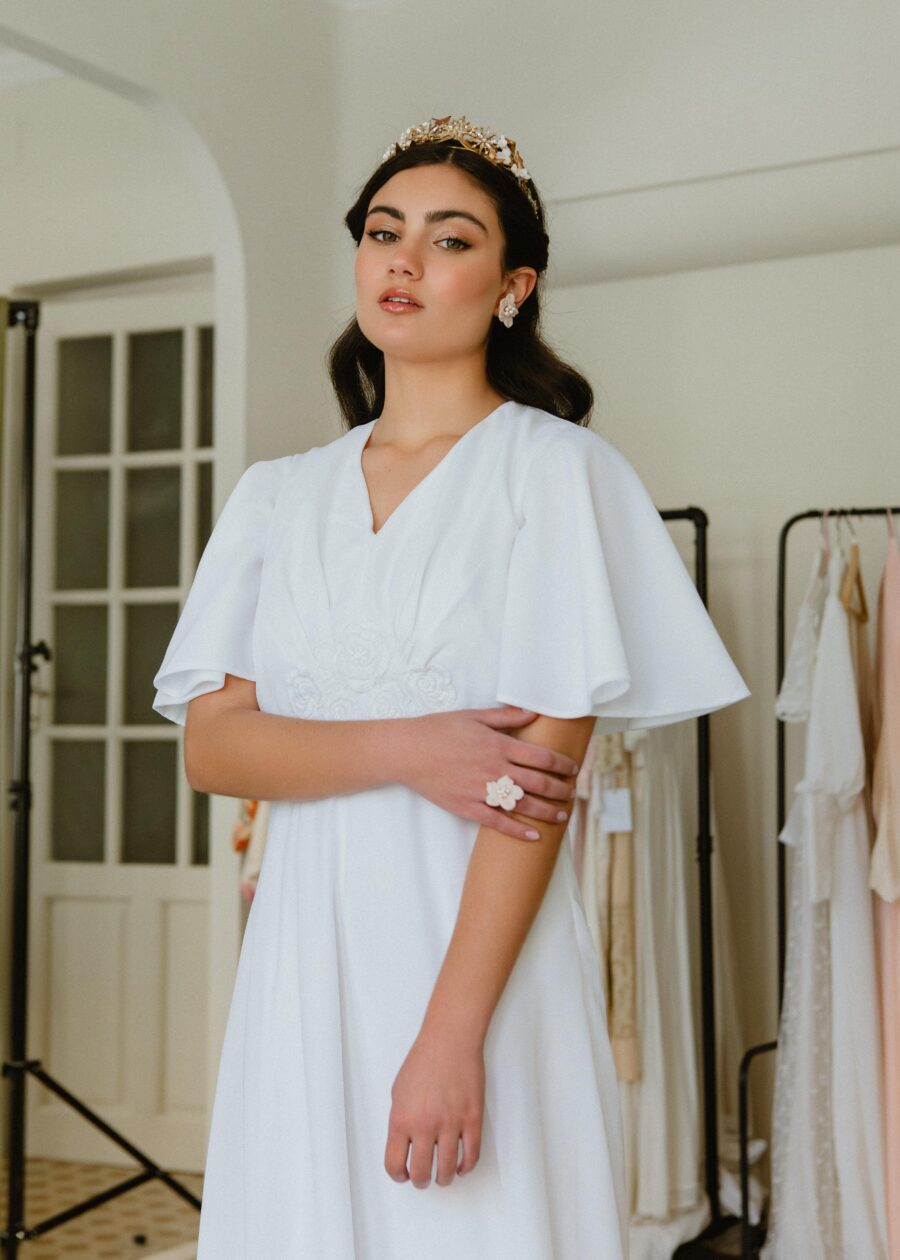 Vestido de Novia Vintage Años 60 "Marianna" con Mangas Acampanadas y Bordado Floral - Imagen 3