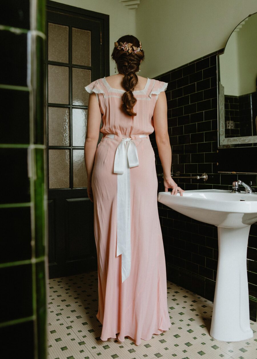 Vestido Lencero de Seda "Facunda" con Encaje de Bolillos – Principios del Siglo XX - Imagen 3