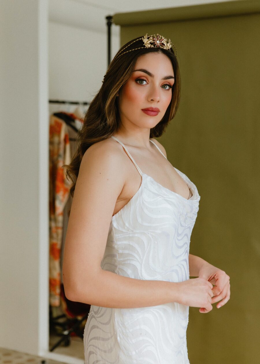 Vestido de Novia Vintage Años 90 "Leonor" con Espalda Cruzada y Tejido Satinado Texturizado - Imagen 2