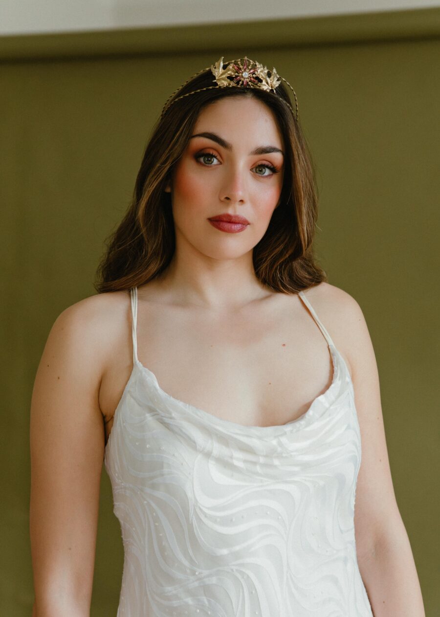 Vestido de Novia Vintage Años 90 "Leonor" con Espalda Cruzada y Tejido Satinado Texturizado - Imagen 8