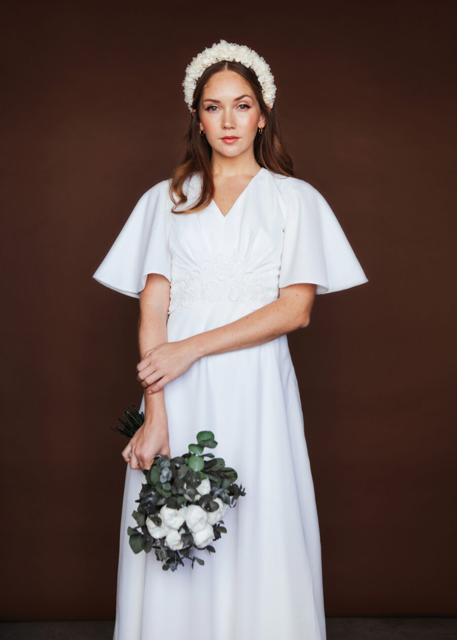 Vestido de Novia Vintage Años 60 "Marianna" con Mangas Acampanadas y Bordado Floral - Imagen 2