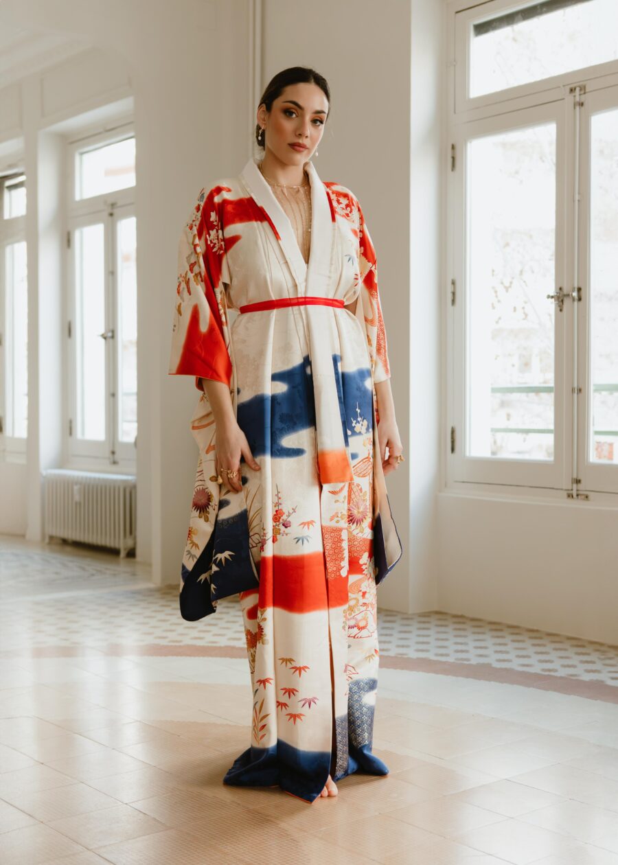 Kimono Furisode años 70 “Naoko” con Bordados en Hilo Dorado - Imagen 9