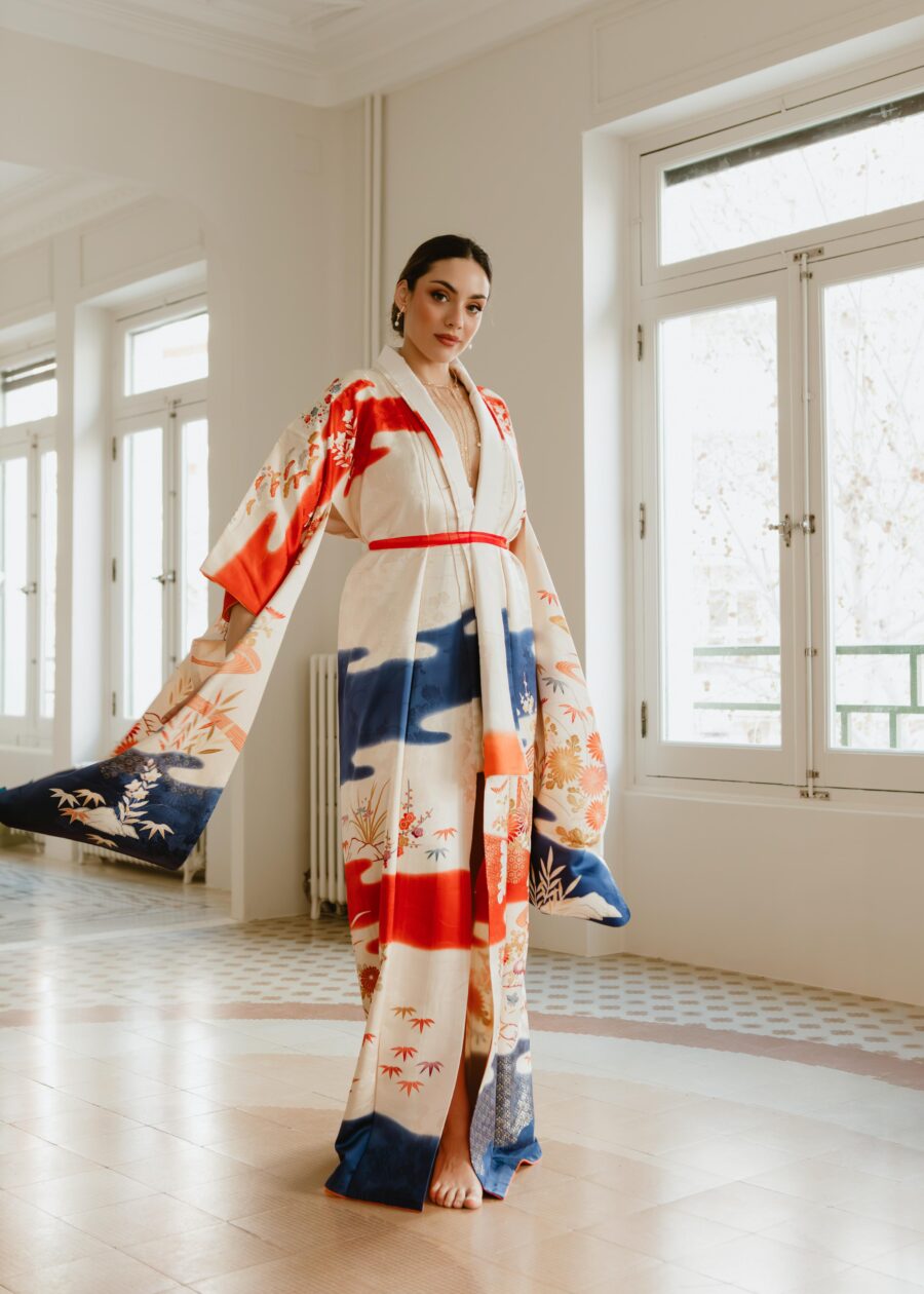 Kimono Furisode años 70 “Naoko” con Bordados en Hilo Dorado - Imagen 5