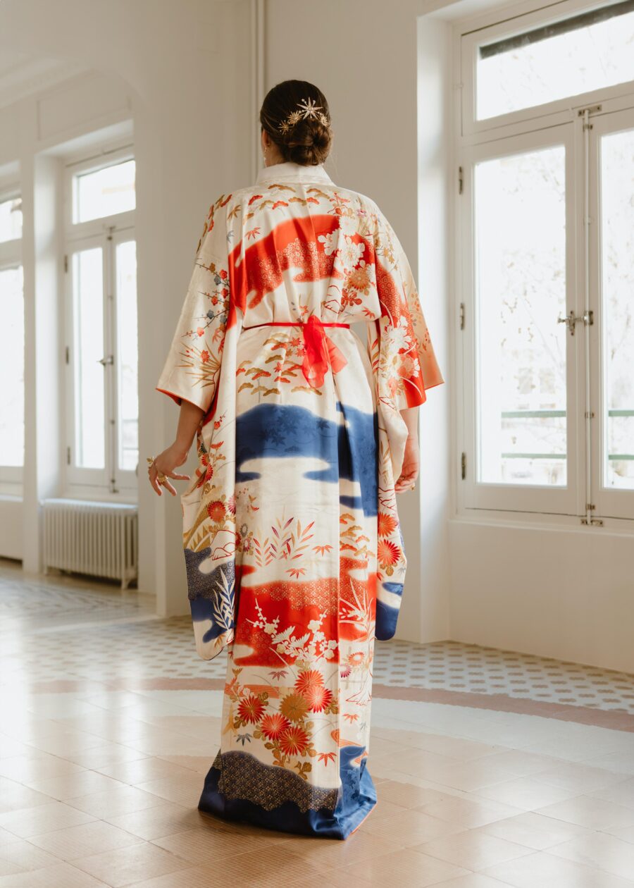 Kimono Furisode años 70 “Naoko” con Bordados en Hilo Dorado - Imagen 8