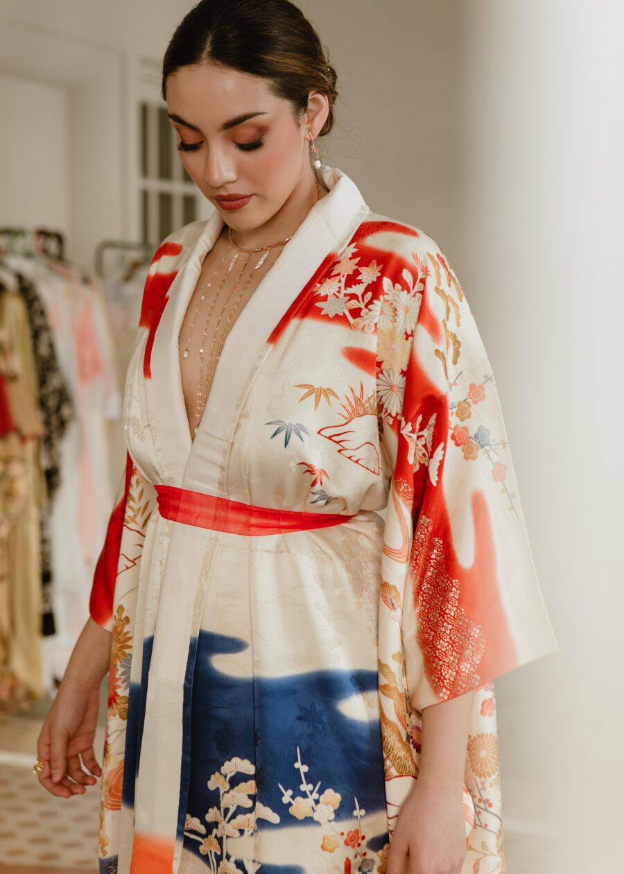 Kimono Furisode años 70 “Naoko” con Bordados en Hilo Dorado - Imagen 2