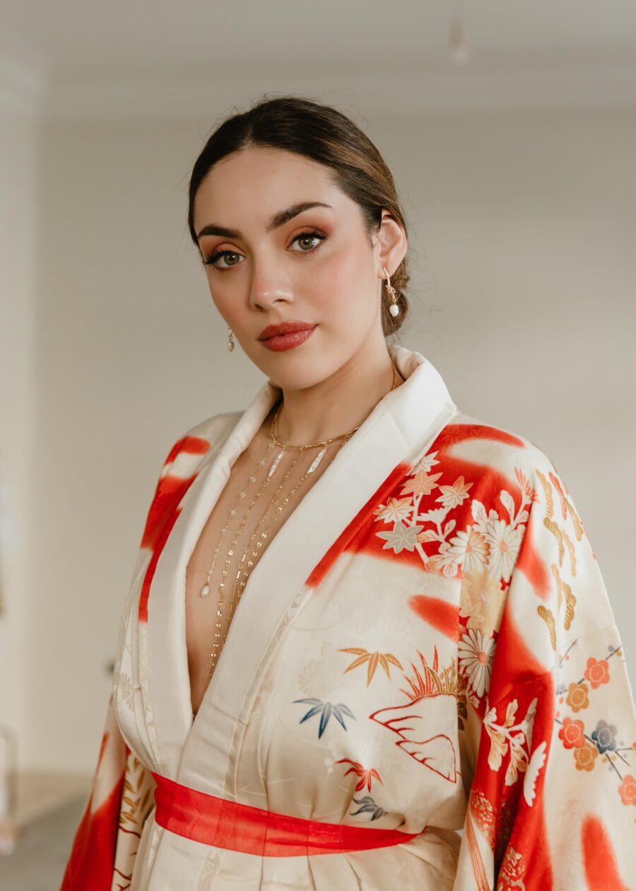Kimono Furisode años 70 “Naoko” con Bordados en Hilo Dorado - Imagen 6