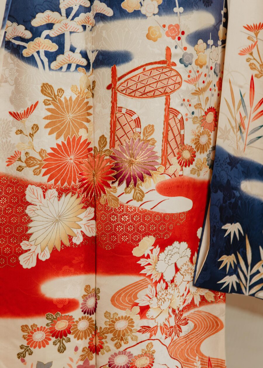 Kimono Furisode años 70 “Naoko” con Bordados en Hilo Dorado - Imagen 4