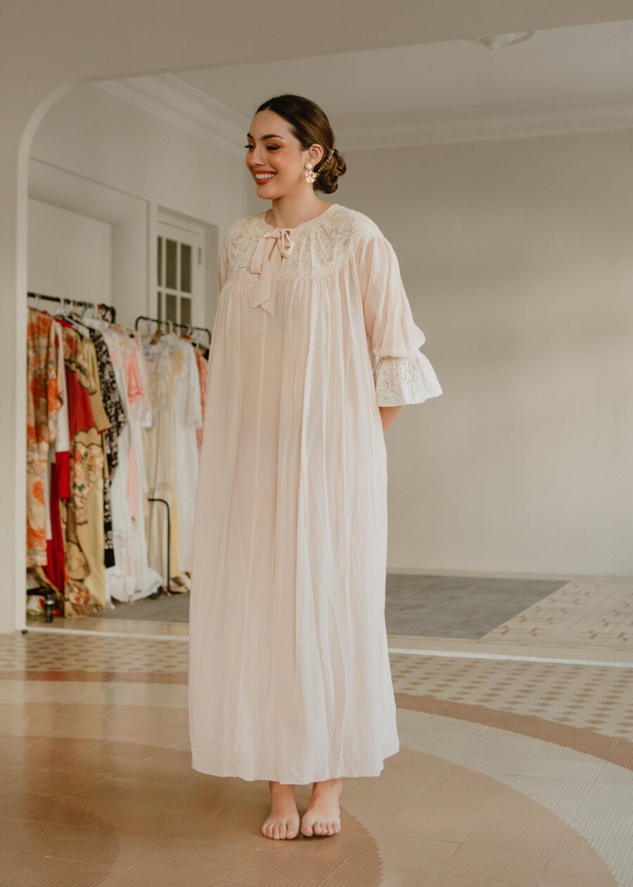 Vestido Lencero "Juliana" de Principios del S.XX en Muselina con Encajes de Algodón Bordado - Imagen 13