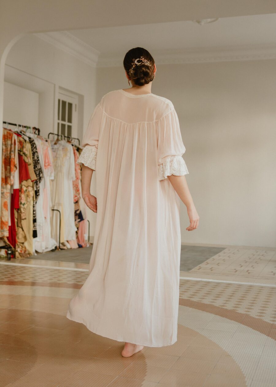 Vestido Lencero "Juliana" de Principios del S.XX en Muselina con Encajes de Algodón Bordado - Imagen 11