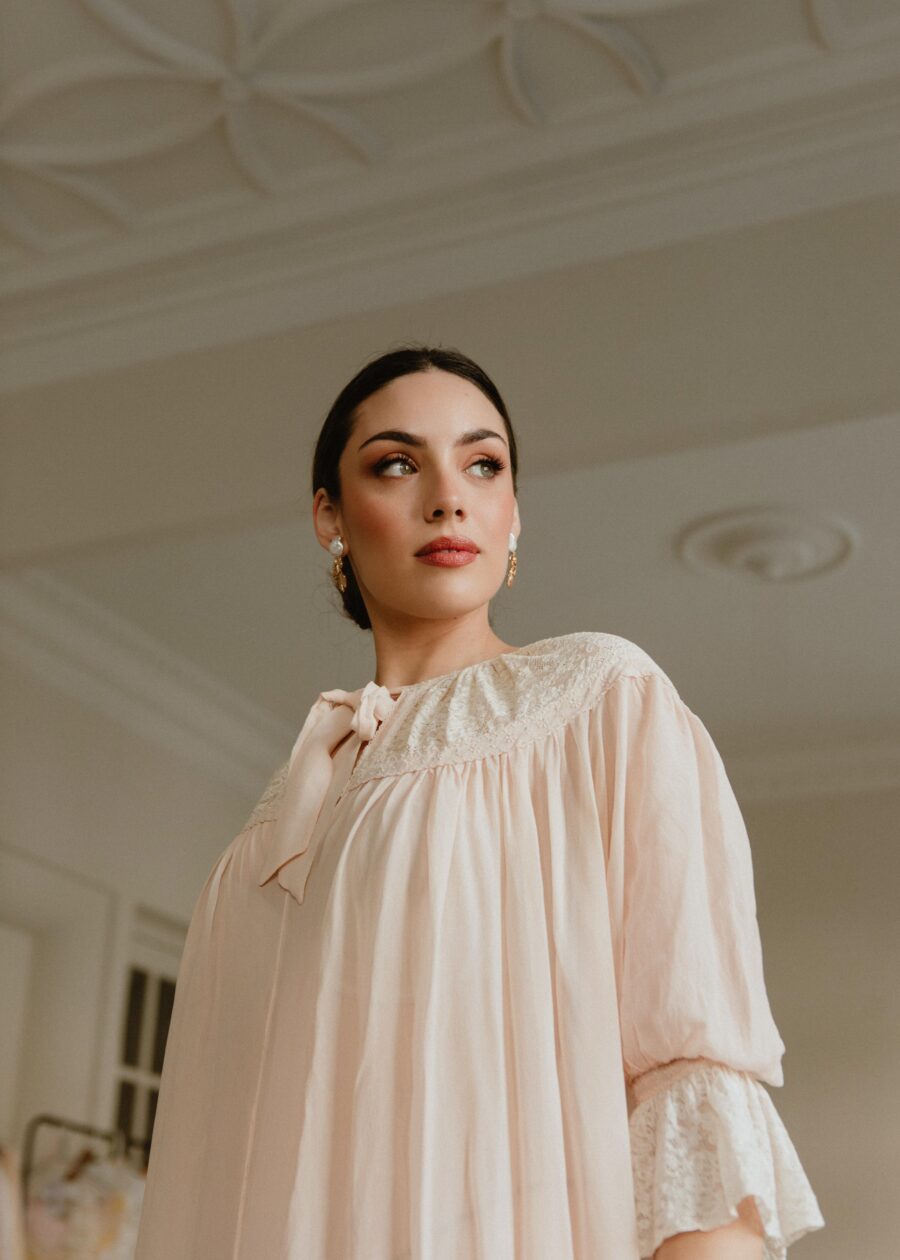 Vestido Lencero "Juliana" de Principios del S.XX en Muselina con Encajes de Algodón Bordado - Imagen 9