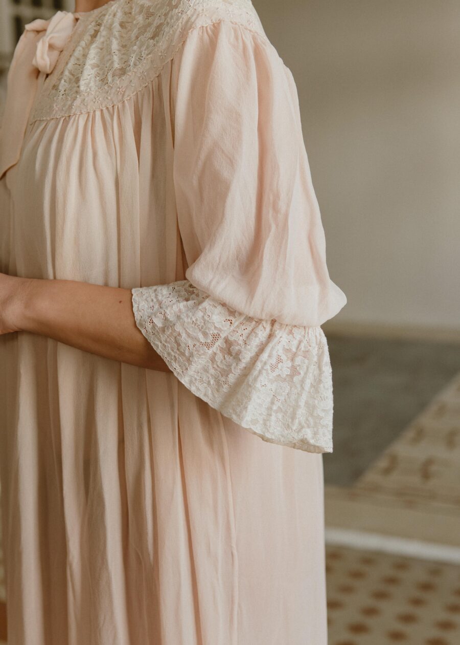 Vestido Lencero "Juliana" de Principios del S.XX en Muselina con Encajes de Algodón Bordado - Imagen 6