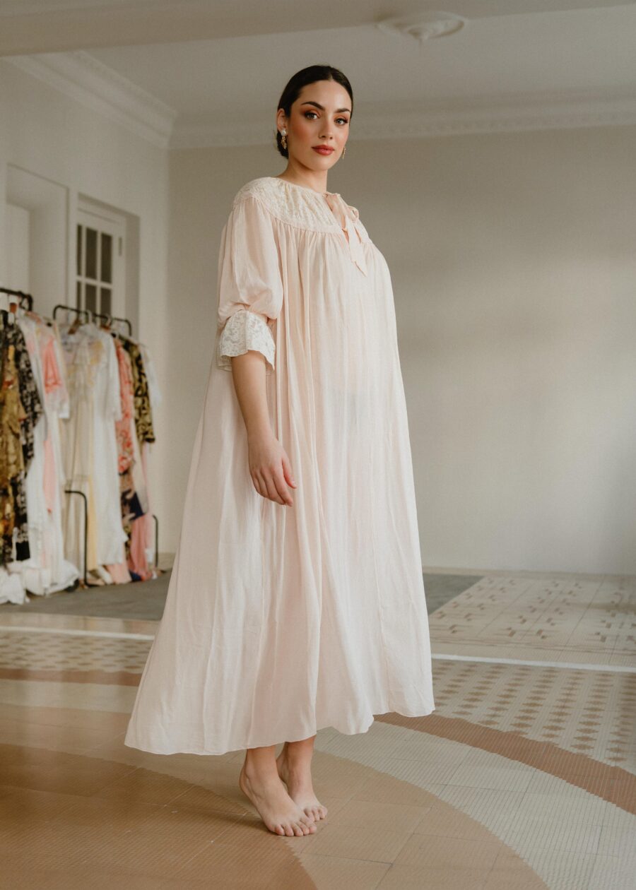 Vestido Lencero "Juliana" de Principios del S.XX en Muselina con Encajes de Algodón Bordado - Imagen 8