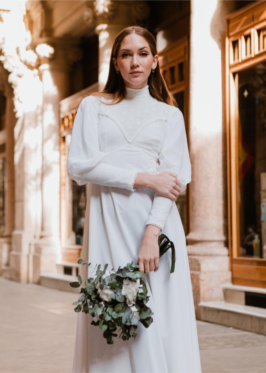 Vestido de Novia Vintage Años 70 "Romualda" con Canesú y Puños Ribeteados - Imagen 6