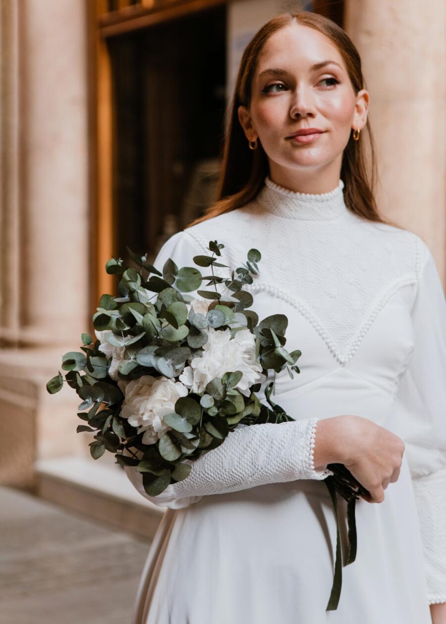 Vestido de Novia Vintage Años 70 "Romualda" con Canesú y Puños Ribeteados - Imagen 27