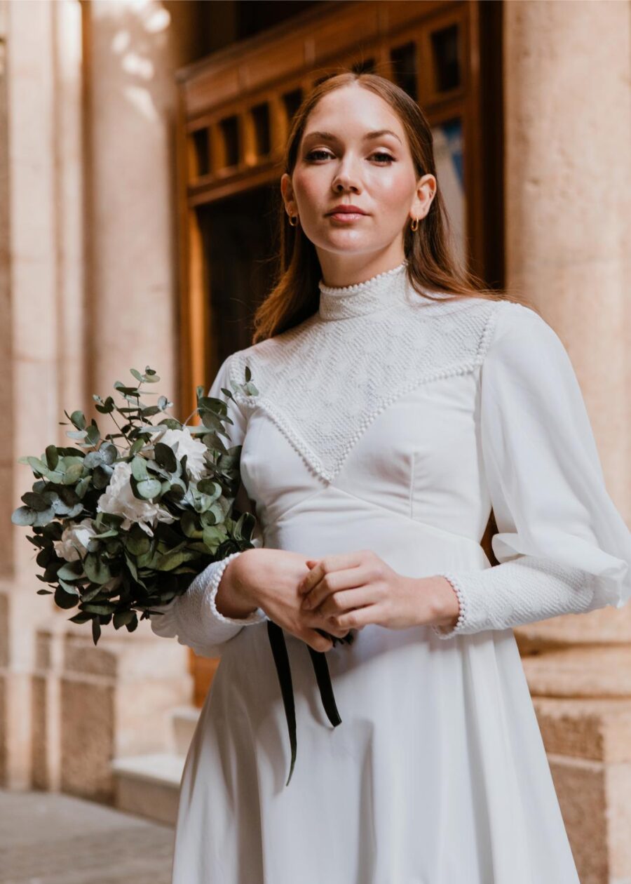 Vestido de Novia Vintage Años 70 "Romualda" con Canesú y Puños Ribeteados - Imagen 29