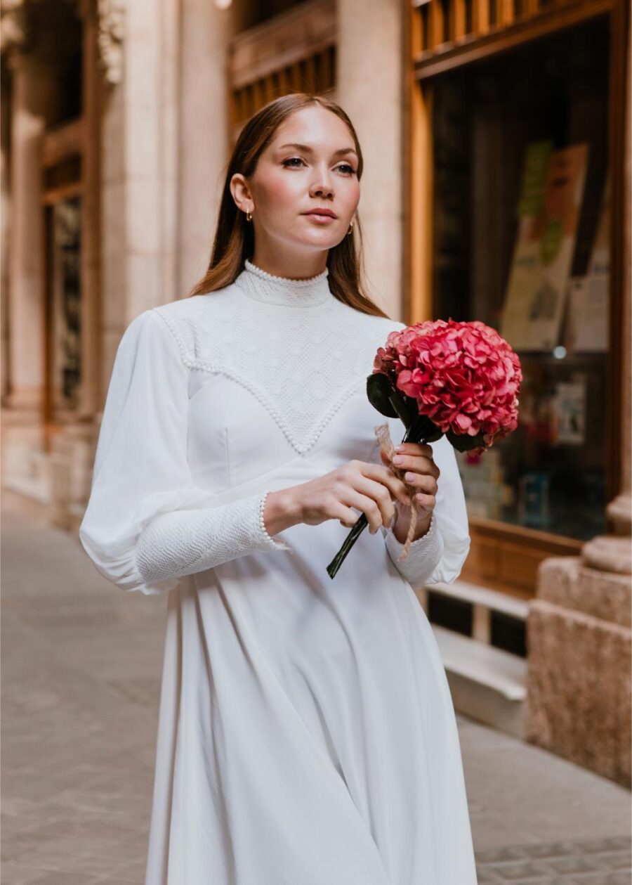 Vestido de Novia Vintage Años 70 "Romualda" con Canesú y Puños Ribeteados - Imagen 30