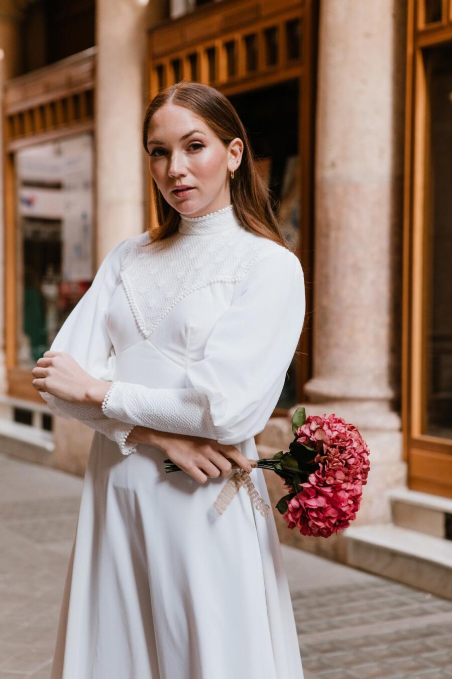 Vestido de Novia Vintage Años 70 "Romualda" con Canesú y Puños Ribeteados - Imagen 31
