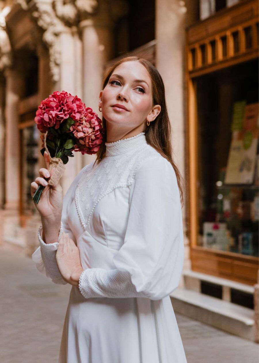 Vestido de Novia Vintage Años 70 "Romualda" con Canesú y Puños Ribeteados - Imagen 10