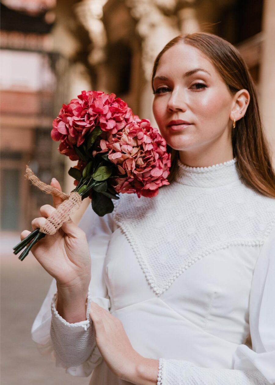 Vestido de Novia Vintage Años 70 "Romualda" con Canesú y Puños Ribeteados - Imagen 32