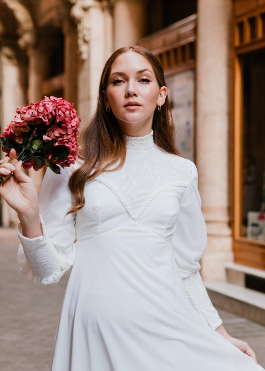 Vestido de Novia Vintage Años 70 "Romualda" con Canesú y Puños Ribeteados - Imagen 33