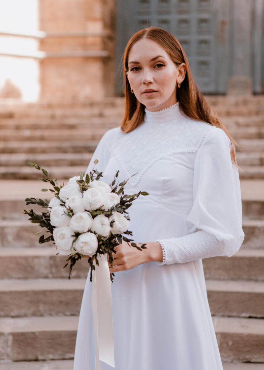 Vestido de Novia Vintage Años 70 "Romualda" con Canesú y Puños Ribeteados - Imagen 34
