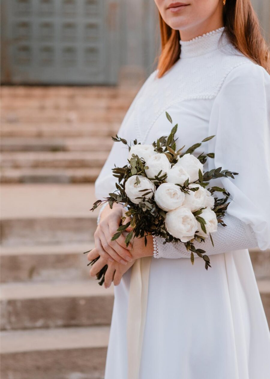 Vestido de Novia Vintage Años 70 "Romualda" con Canesú y Puños Ribeteados - Imagen 35