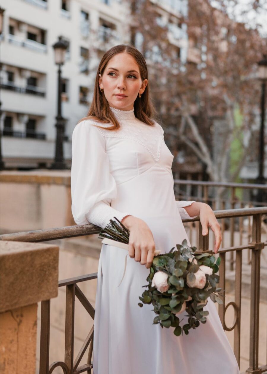 Vestido de Novia Vintage Años 70 "Romualda" con Canesú y Puños Ribeteados - Imagen 41
