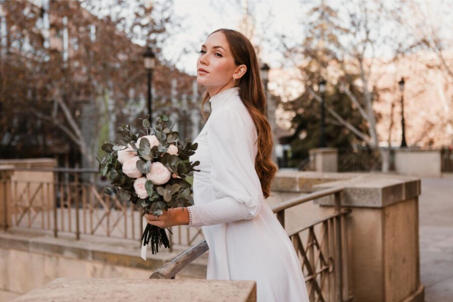Vestido de Novia Vintage Años 70 "Romualda" con Canesú y Puños Ribeteados - Imagen 47