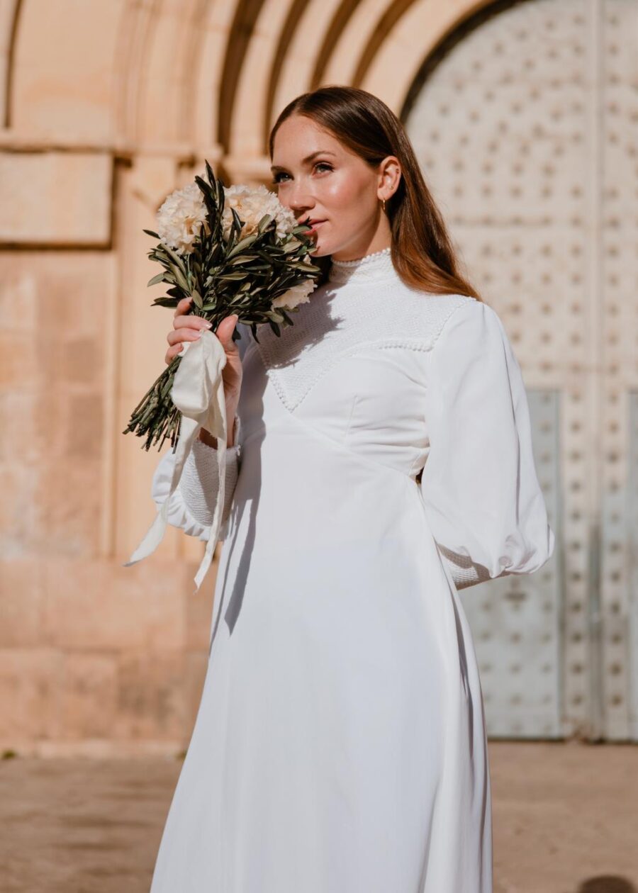Vestido de Novia Vintage Años 70 "Romualda" con Canesú y Puños Ribeteados - Imagen 20