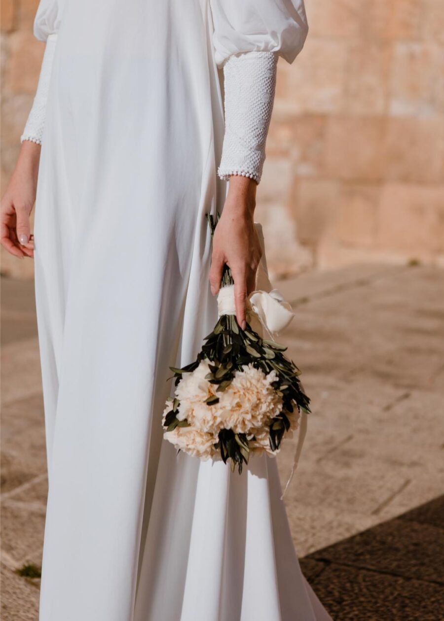 Vestido de Novia Vintage Años 70 "Romualda" con Canesú y Puños Ribeteados - Imagen 49