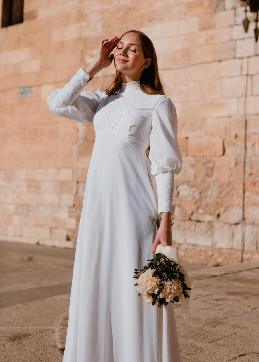 Vestido de Novia Vintage Años 70 "Romualda" con Canesú y Puños Ribeteados - Imagen 22