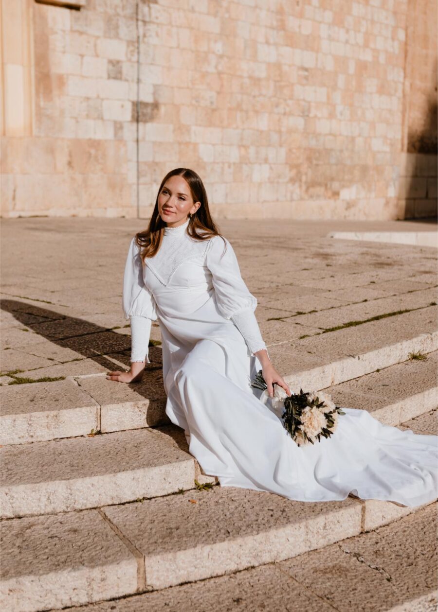 Vestido de Novia Vintage Años 70 "Romualda" con Canesú y Puños Ribeteados - Imagen 5