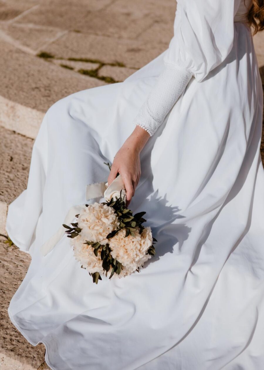 Vestido de Novia Vintage Años 70 "Romualda" con Canesú y Puños Ribeteados - Imagen 9