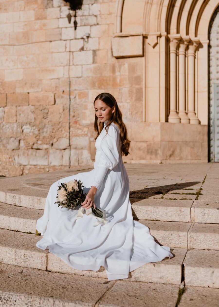 Vestido de Novia Vintage Años 70 "Romualda" con Canesú y Puños Ribeteados - Imagen 28