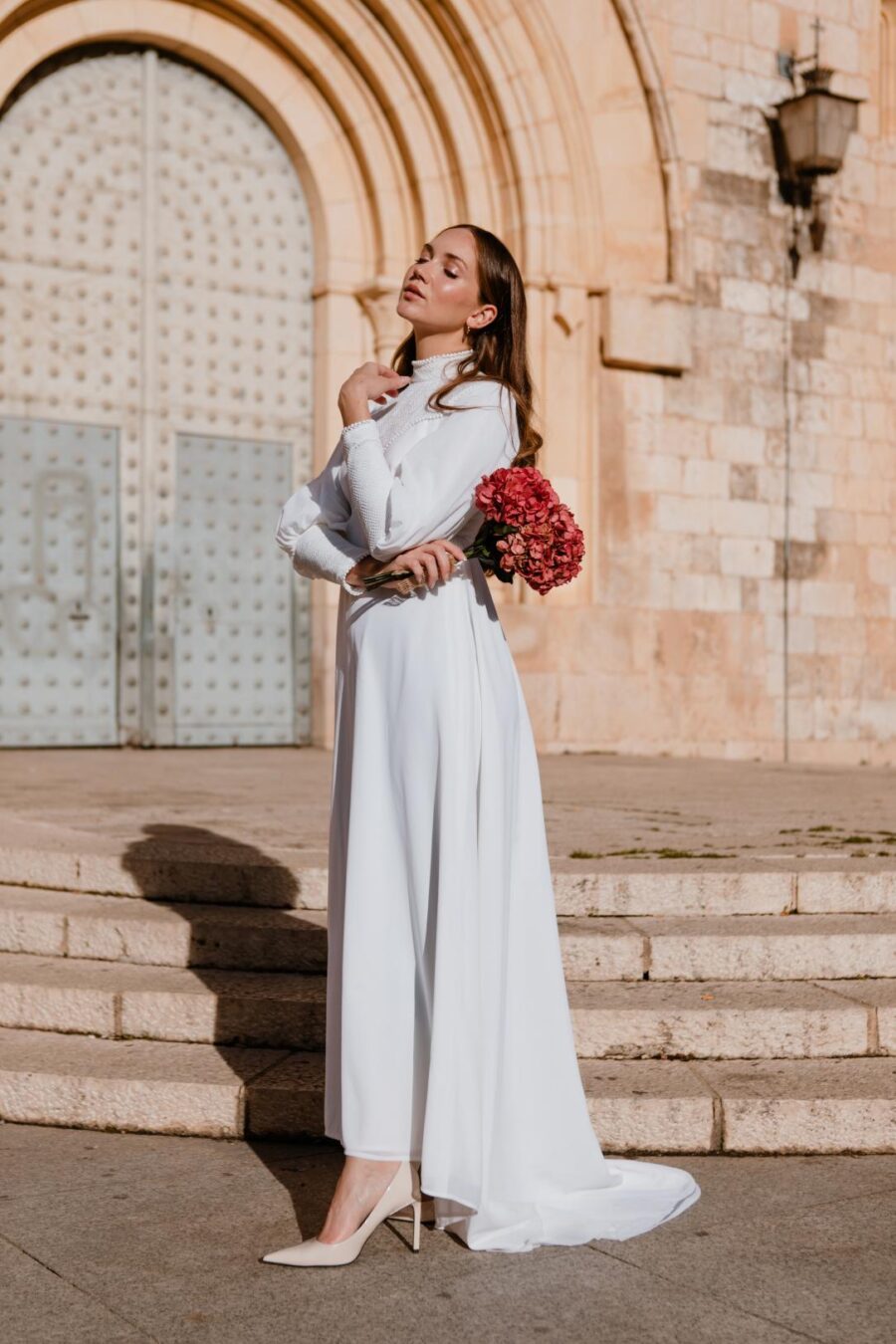 Vestido de Novia Vintage Años 70 "Romualda" con Canesú y Puños Ribeteados - Imagen 21