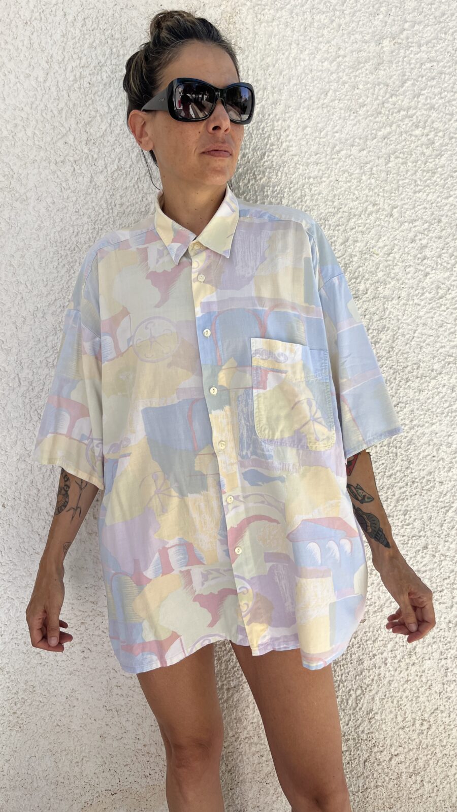 Camisa Vintage de Algodón Años 80 con Estampado Pastel Arquitectónico - Imagen 4
