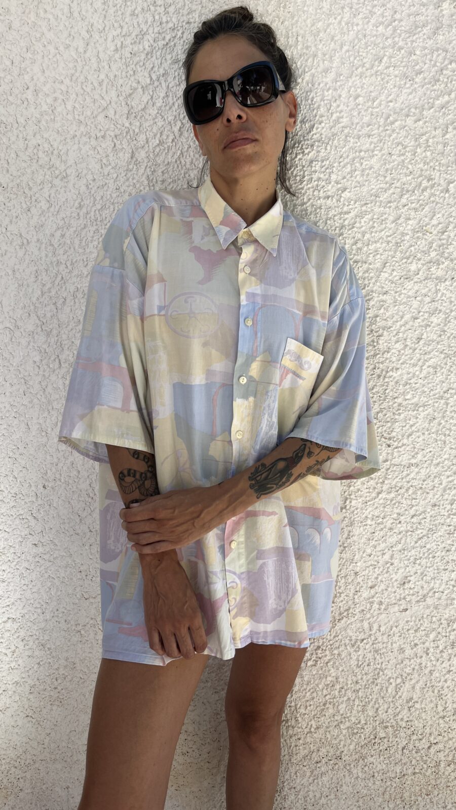 Camisa Vintage de Algodón Años 80 con Estampado Pastel Arquitectónico - Imagen 2