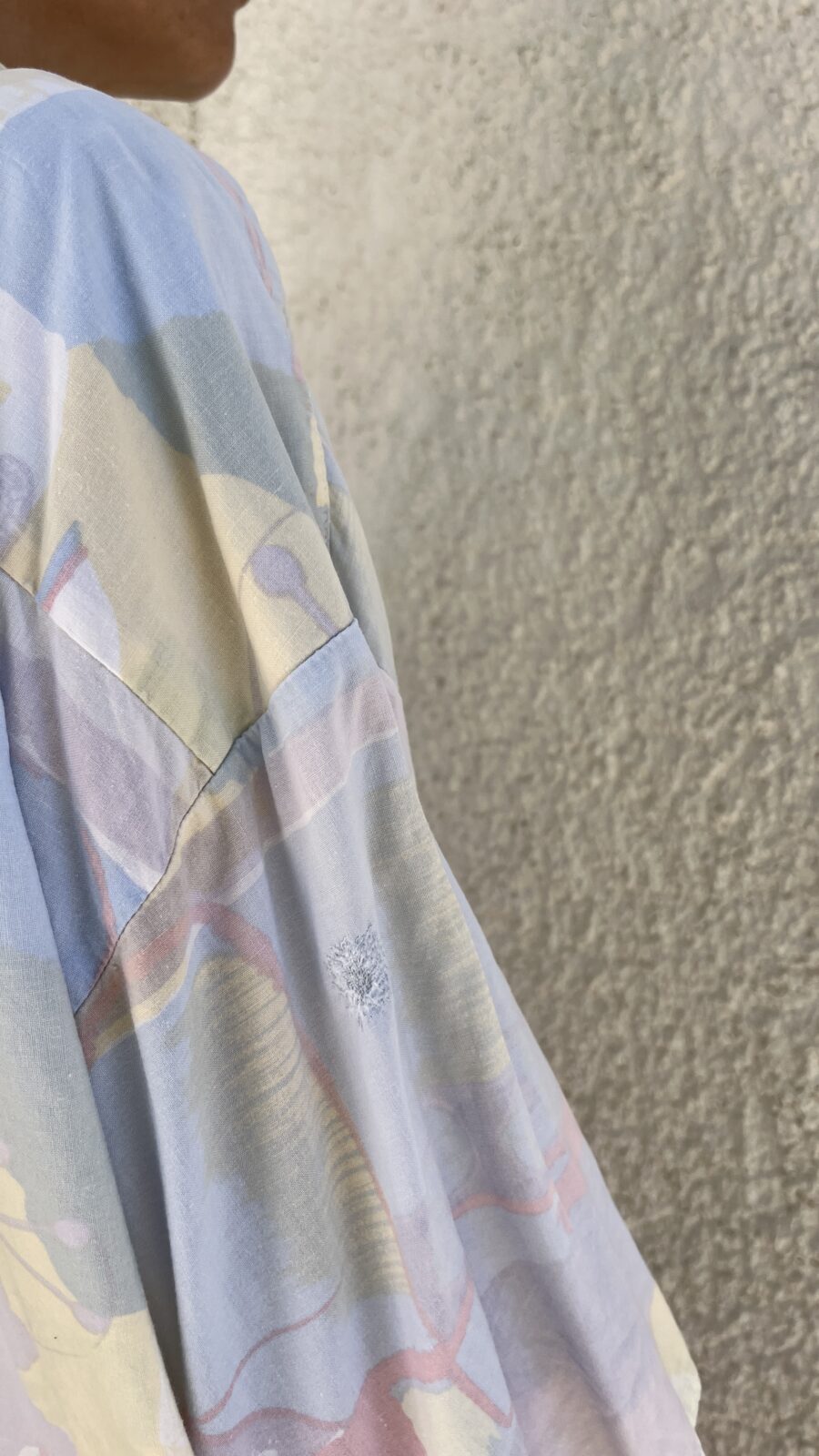 Camisa Vintage de Algodón Años 80 con Estampado Pastel Arquitectónico - Imagen 9