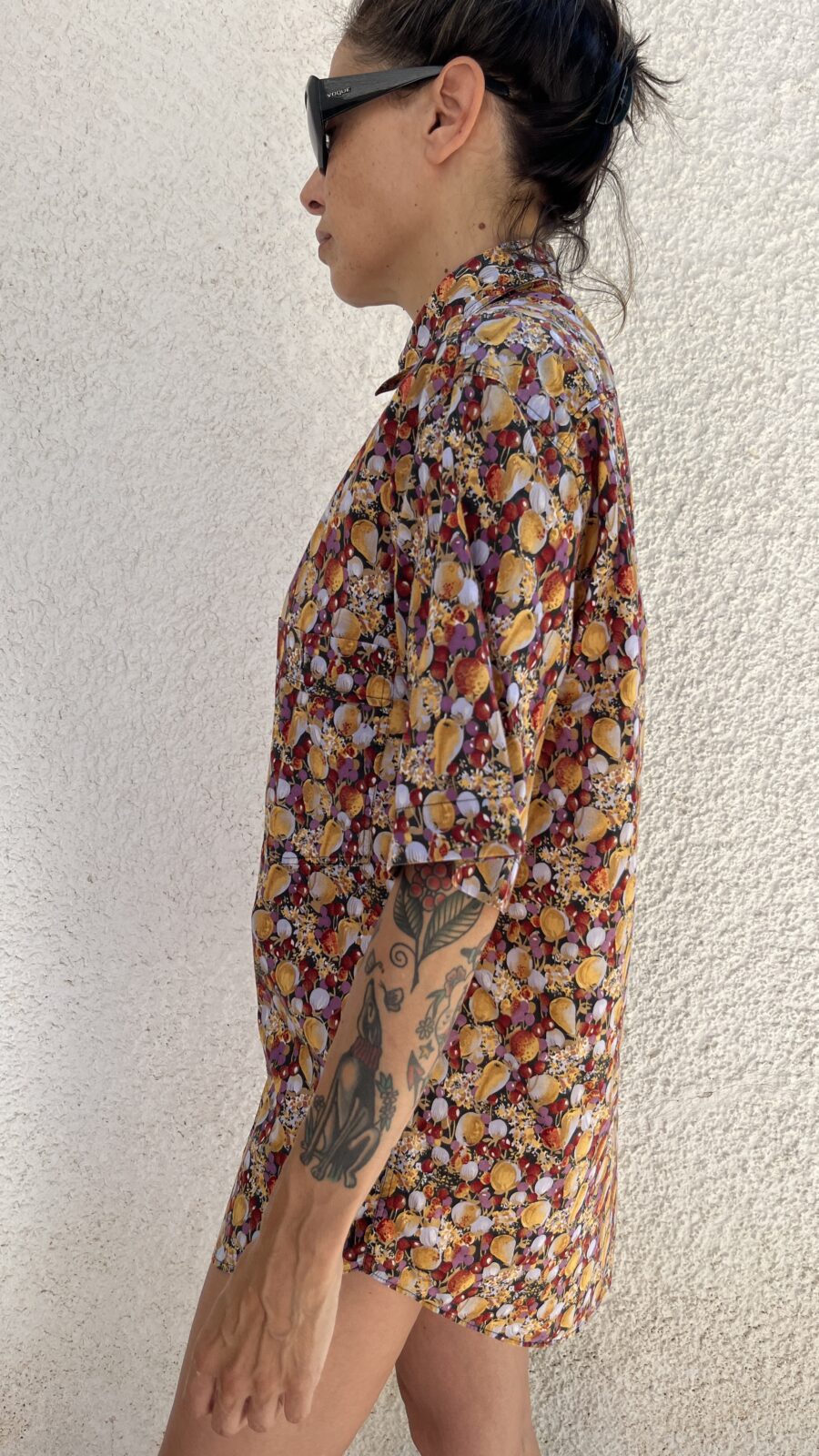 Camisa unisex Vintage Española Años 80 con Estampado de Frutas y Flores - Imagen 10