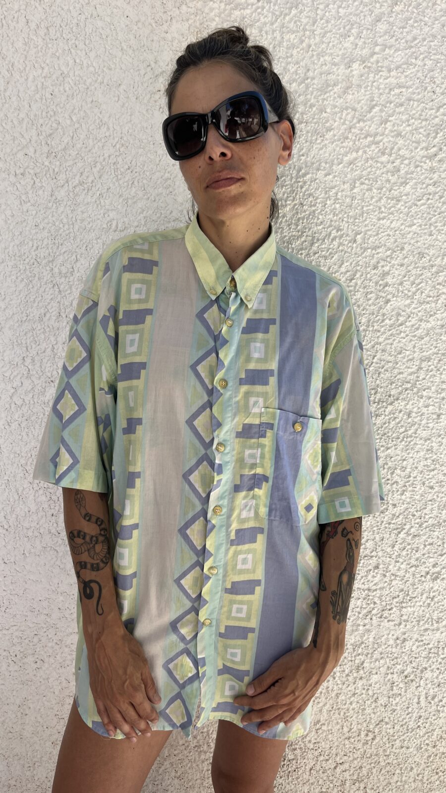 Camisa Vintage Años 80 con Estampado Geométrico Pastel - Imagen 2