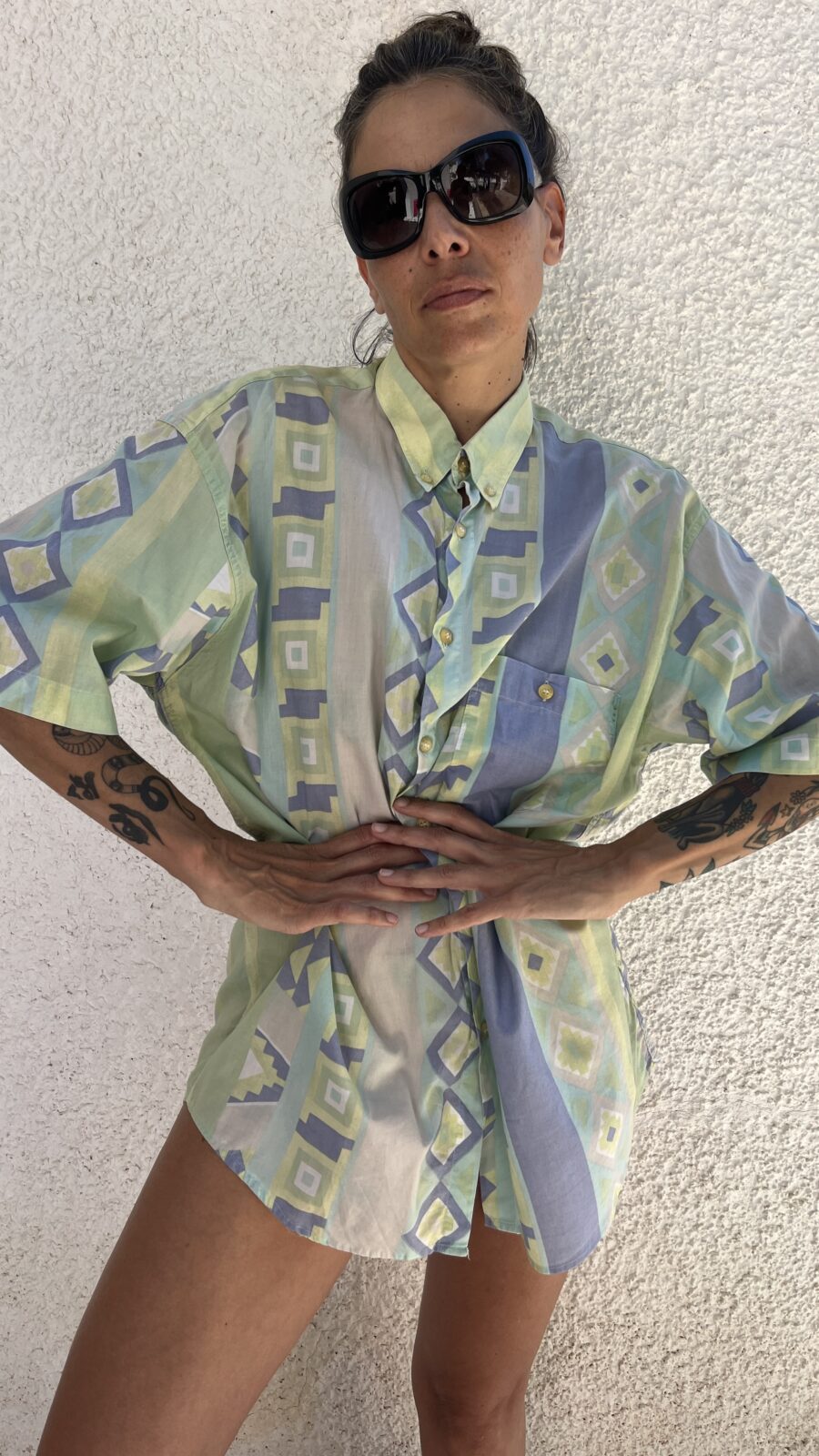 Camisa Vintage Años 80 con Estampado Geométrico Pastel - Imagen 4