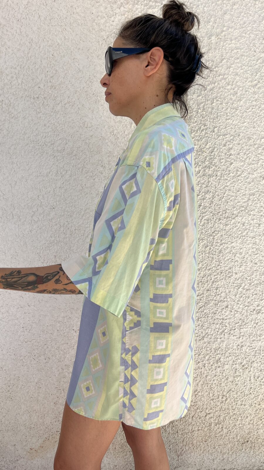 Camisa Vintage Años 80 con Estampado Geométrico Pastel - Imagen 8