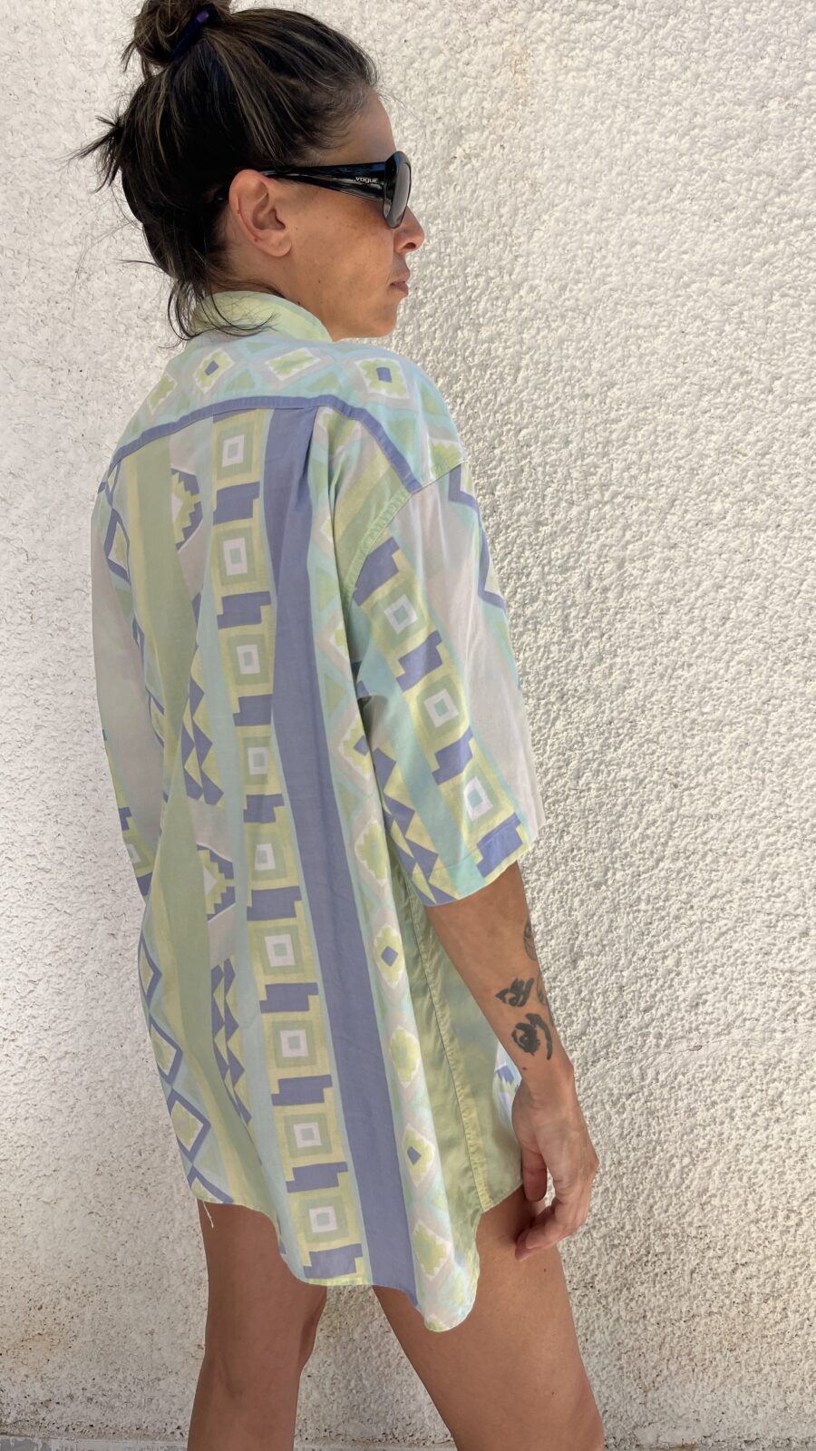 Camisa Vintage Años 80 con Estampado Geométrico Pastel - Imagen 6