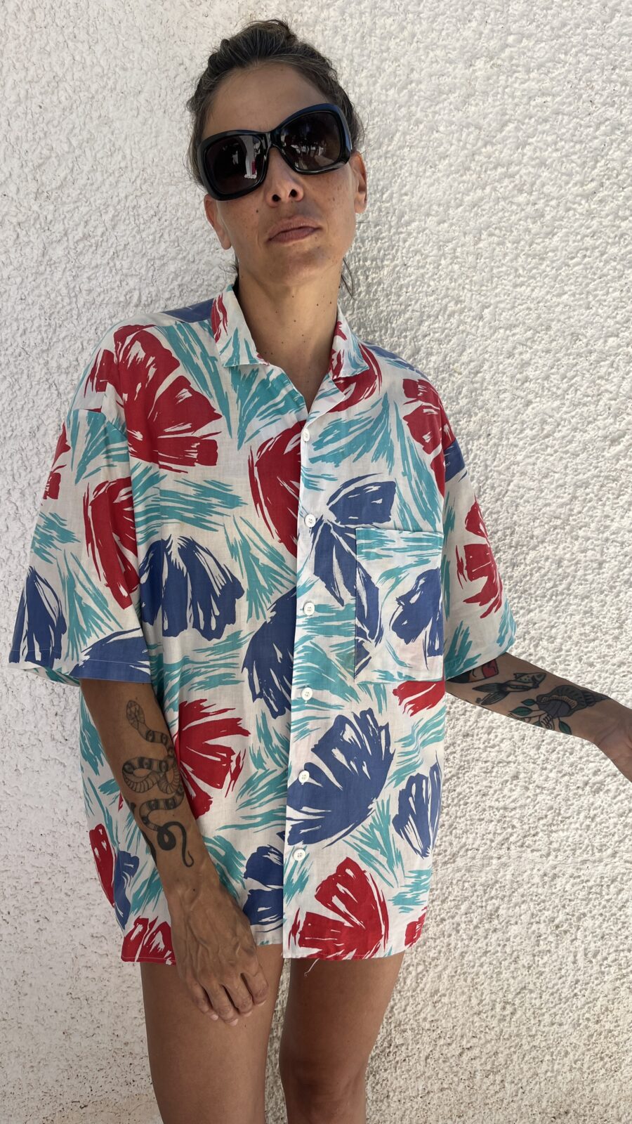 Camisa Unisex Vintage Años 80 de Algodón con Estampado Pincelado - Imagen 8