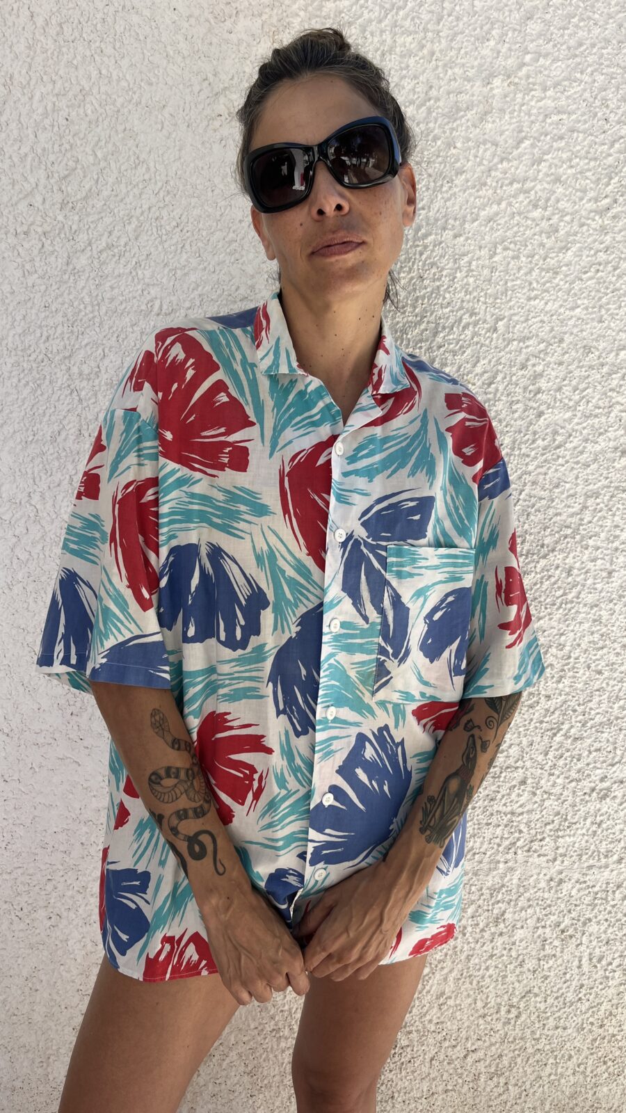 Camisa Unisex Vintage Años 80 de Algodón con Estampado Pincelado - Imagen 4