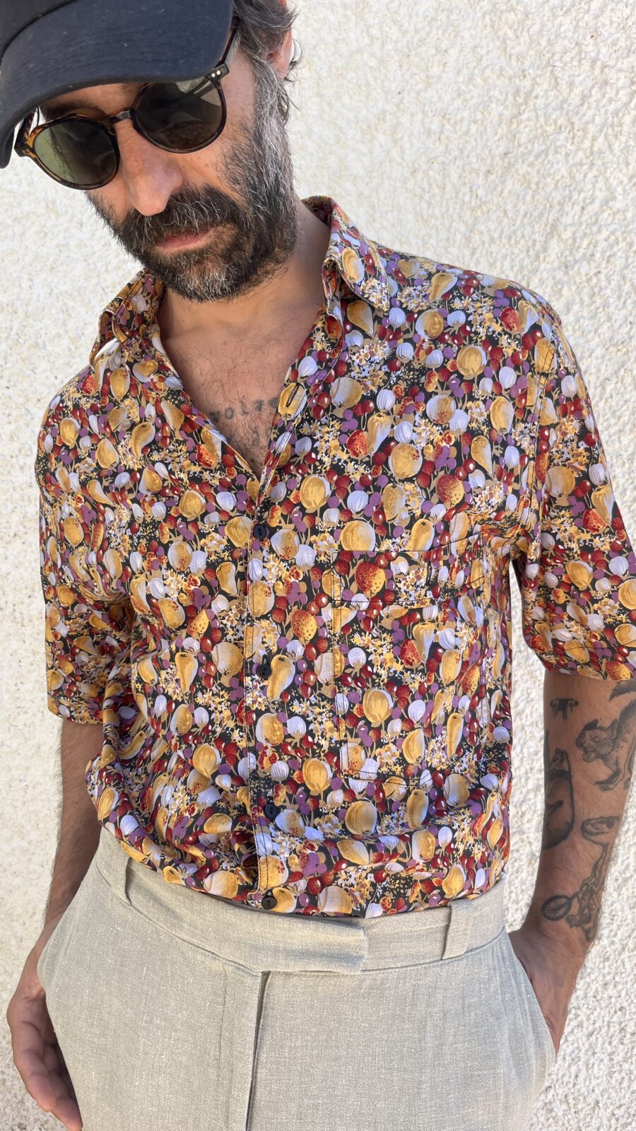 Camisa unisex Vintage Española Años 80 con Estampado de Frutas y Flores - Imagen 3