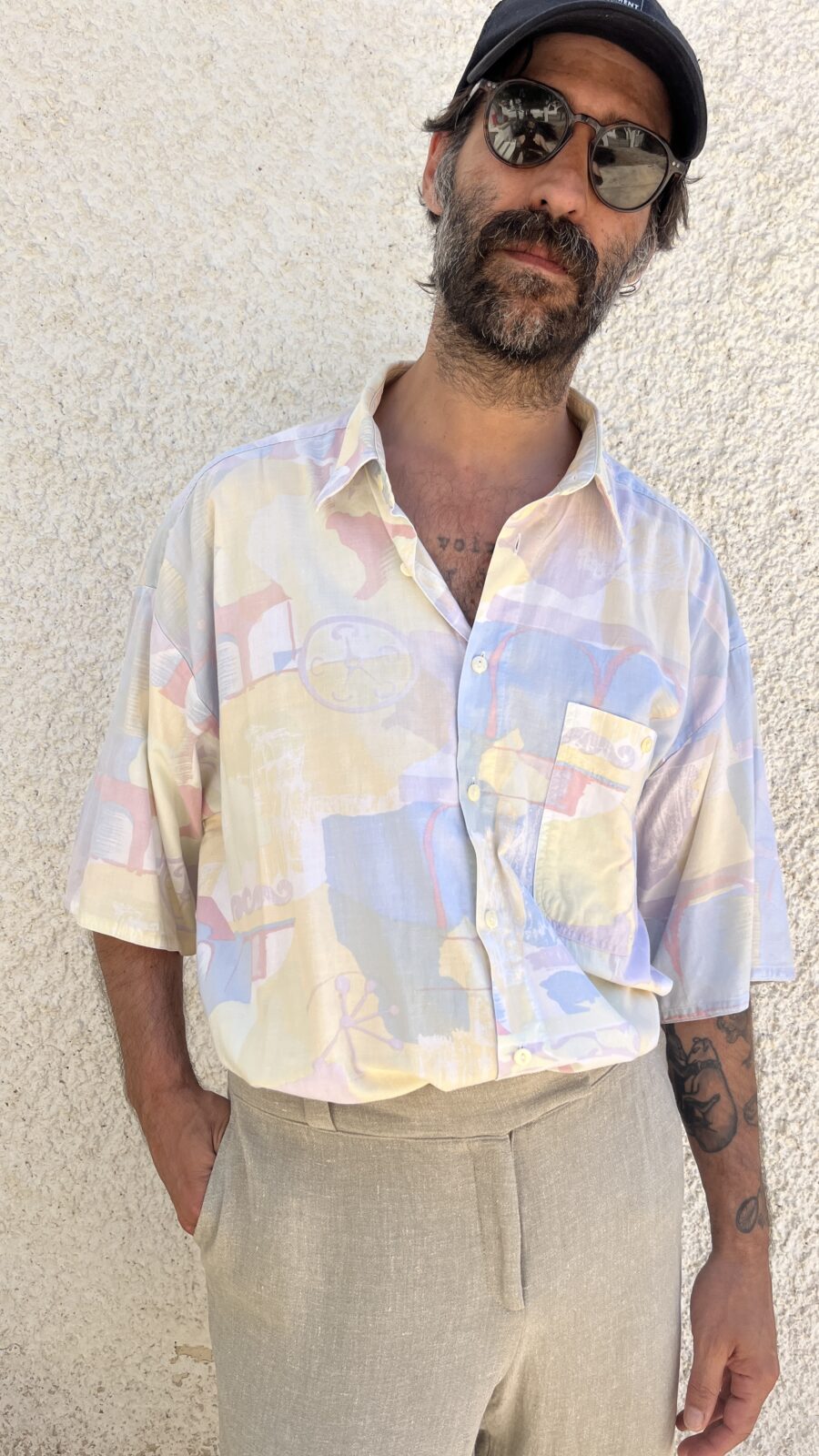 Camisa Vintage de Algodón Años 80 con Estampado Pastel Arquitectónico - Imagen 3